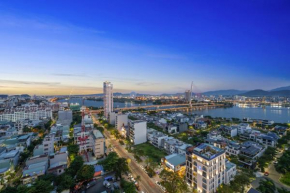 2BDR Modern Highrise Condo, City & River views, Pool